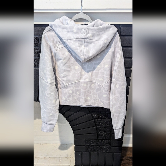NWOT Lululemon spray leopard white grey quarter zip scuba M/L - Picture 3 of 5